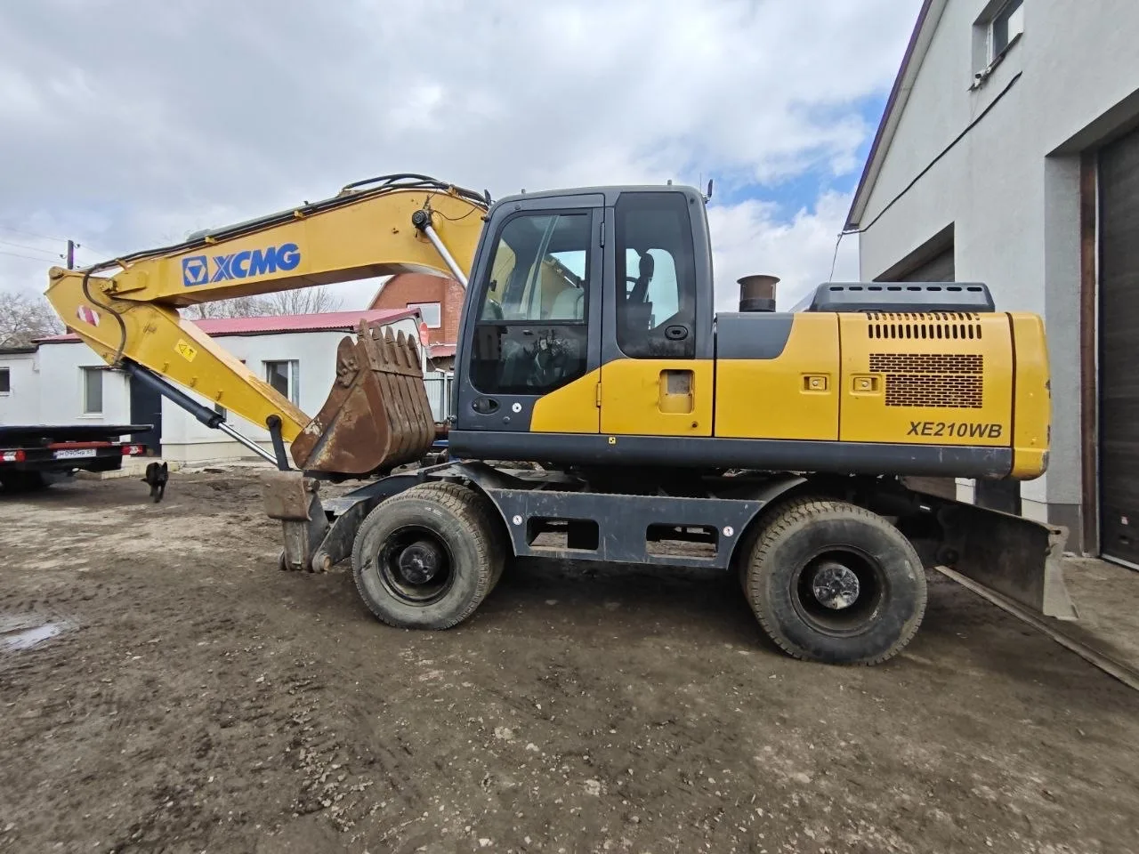 Экскаватор XCMG XE210WB