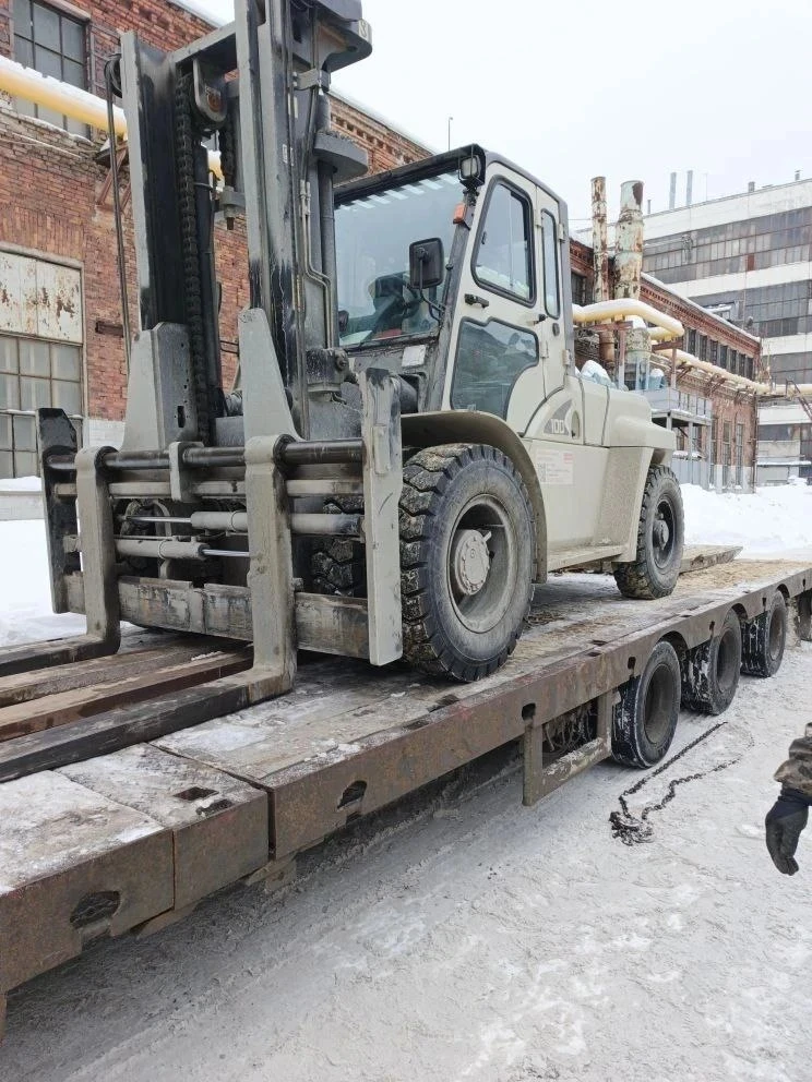 Тяжёлый погрузчик TFN 10 тонн на трале