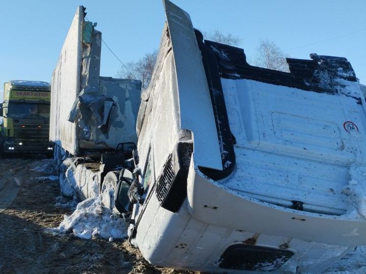 Опрокинутая фура