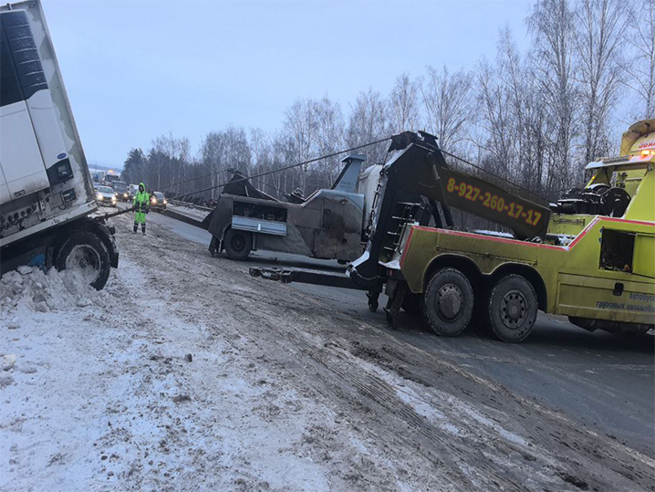 Кюветные работы — подъём грузовика зимой