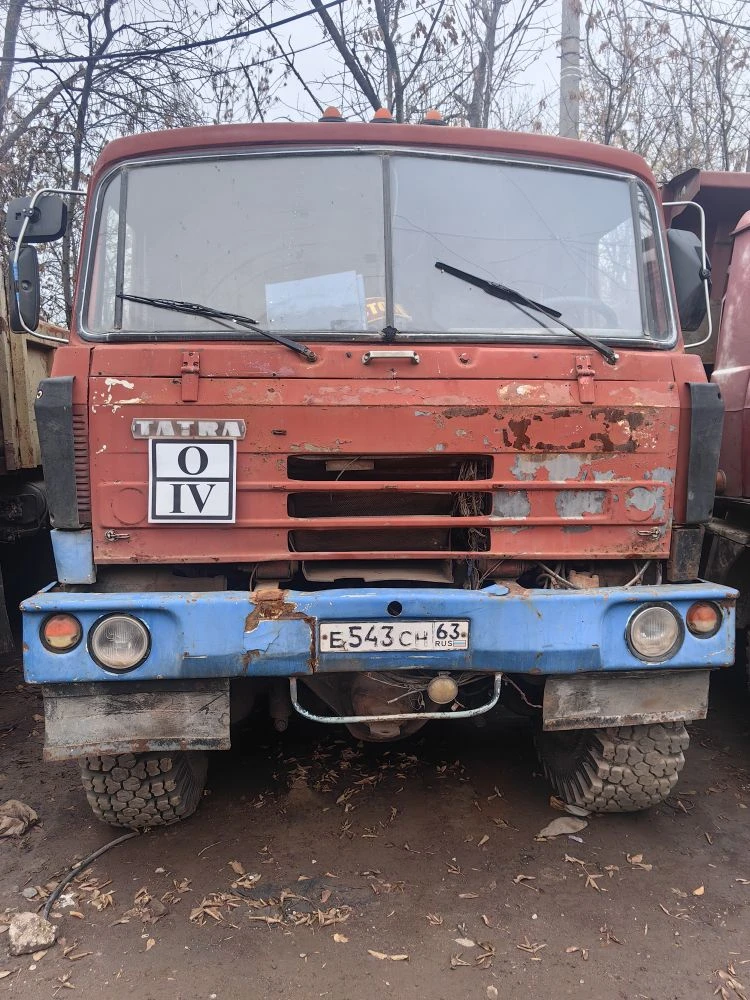 Самосвал Tatra 815, спереди