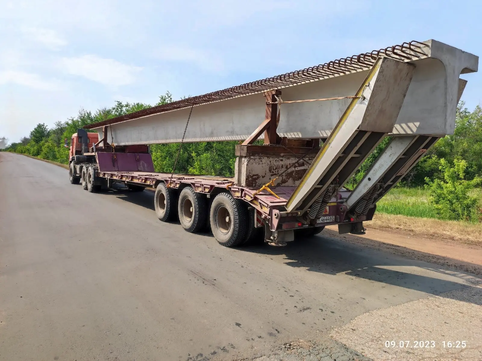 Трал ЧМЗАП 99064 с негабаритом
