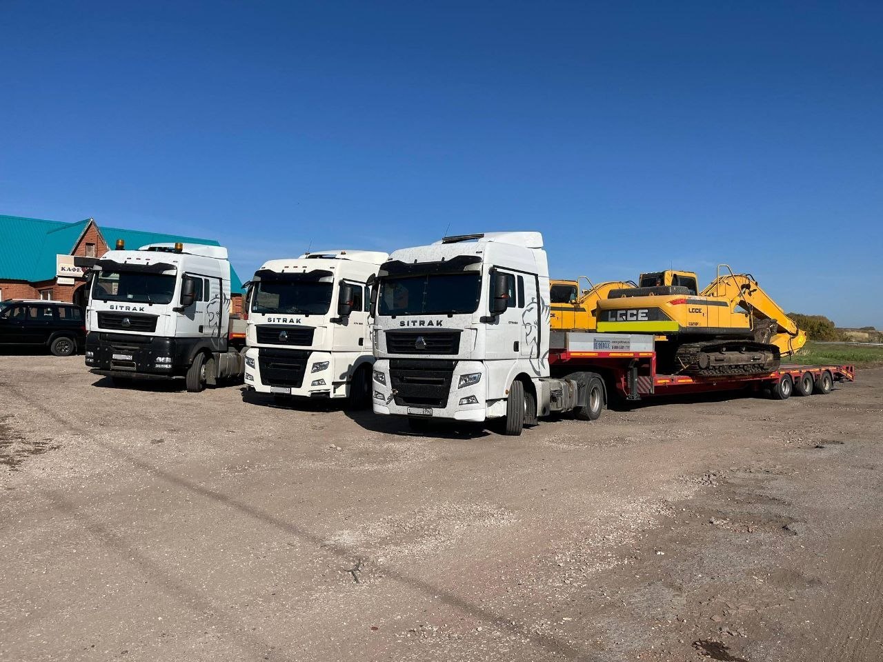 3 автопоезда SITRAK с тралом